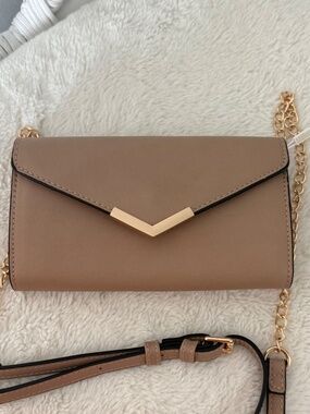 Urban Expressions Hester Crossbody Bag Nude Vegan Leather Gold Chain NWT